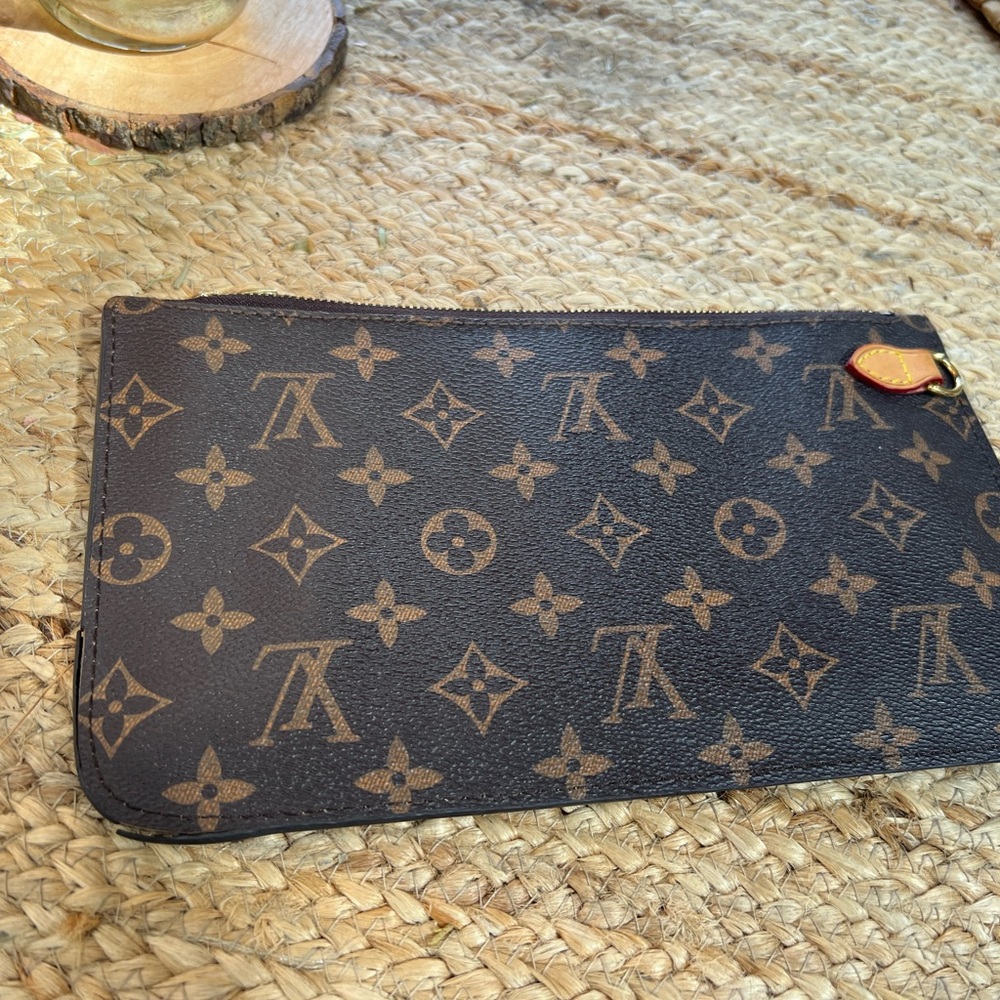 Louis Vuitton Neverfull pouch